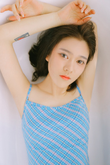 美女把小内内脱了露出J视频